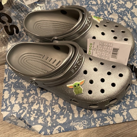 Disney Adult Crocs - Star Wars The Mandalorian - The Child - W 10 - Picture 5 of 6